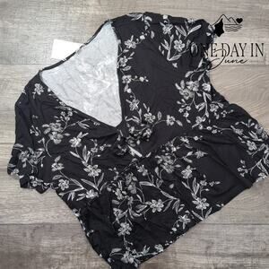 ArtJuly Short Sleeve V Neck Floral Top Size XL